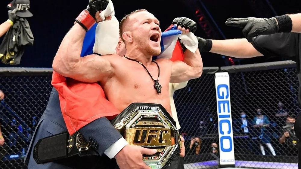 Петр Ян чемпион UFC