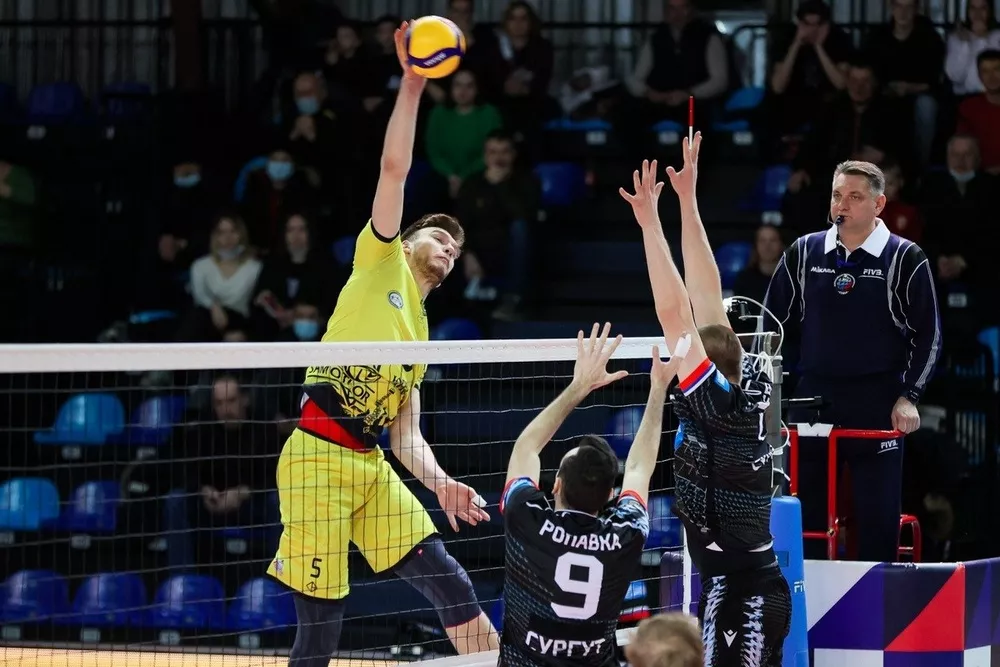 Самый высокий волейболист в России на данный момент Максим Сапожков