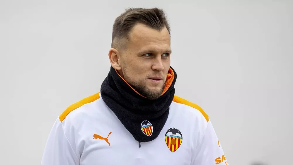 В каком клубе играет Денис Черышев Денис Черышев Валенсия